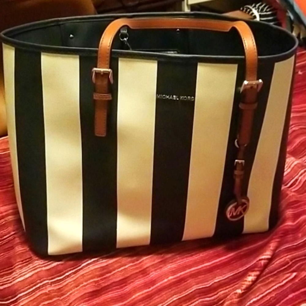 Michael Kors large jet bag and wallet bundle